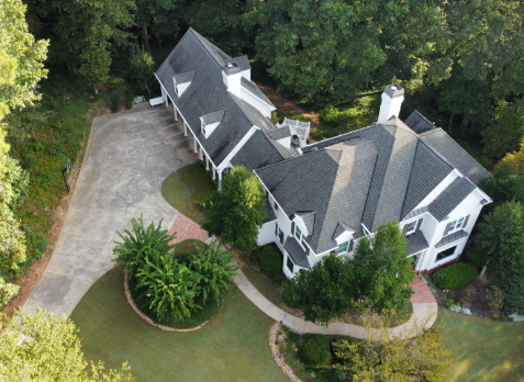 Roswell roofing Image of a white house with newly installed gray shingled roof