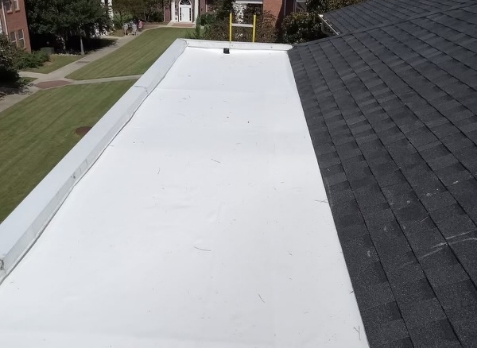 Overhead image of a white commercial roof in Franklin