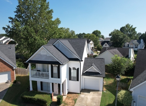 Newnan roofing Image of a white house with newly installed gray shingled roof