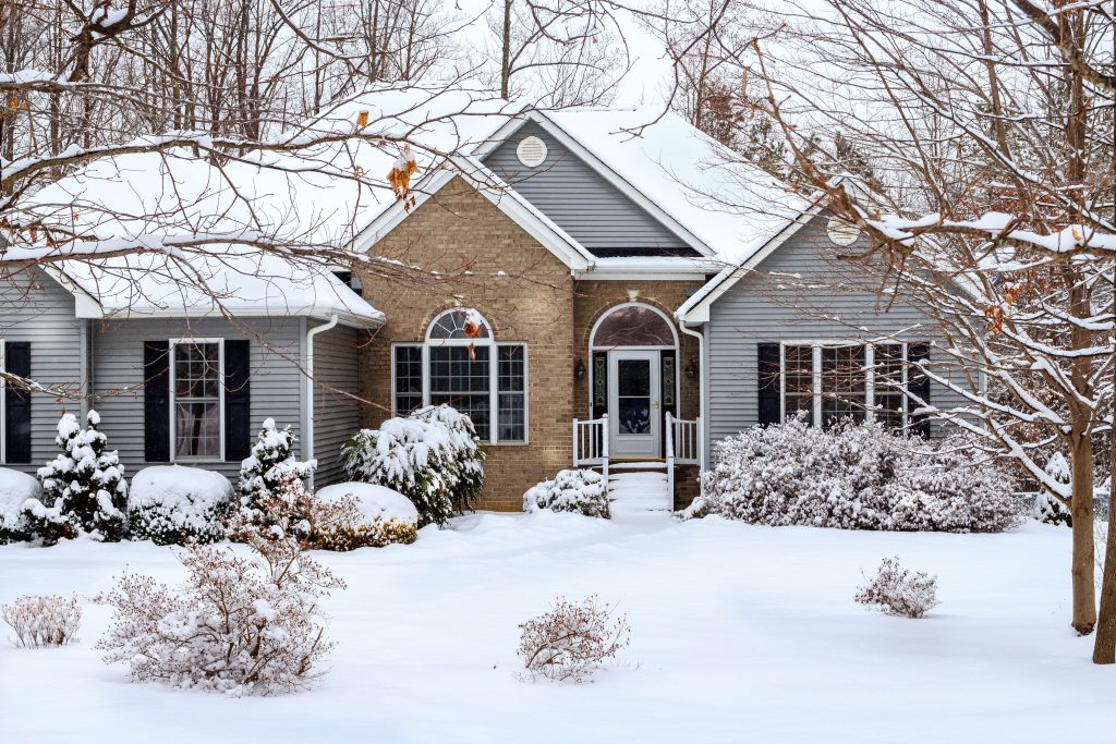 Image of snow on a roof in Tennessee